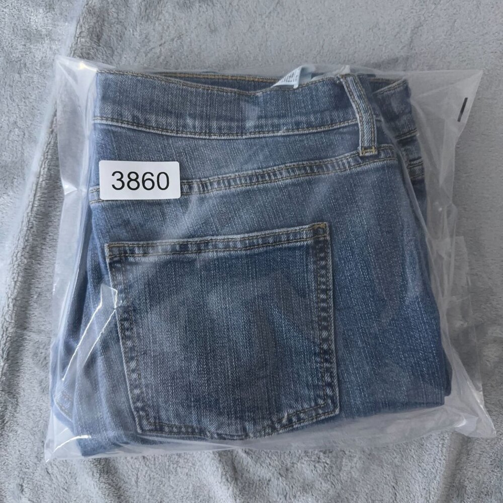 Banana Republic Girlfriend Jeans Womens Size 32W Distreesed Mid Rise Blue - Picture 11 of 11